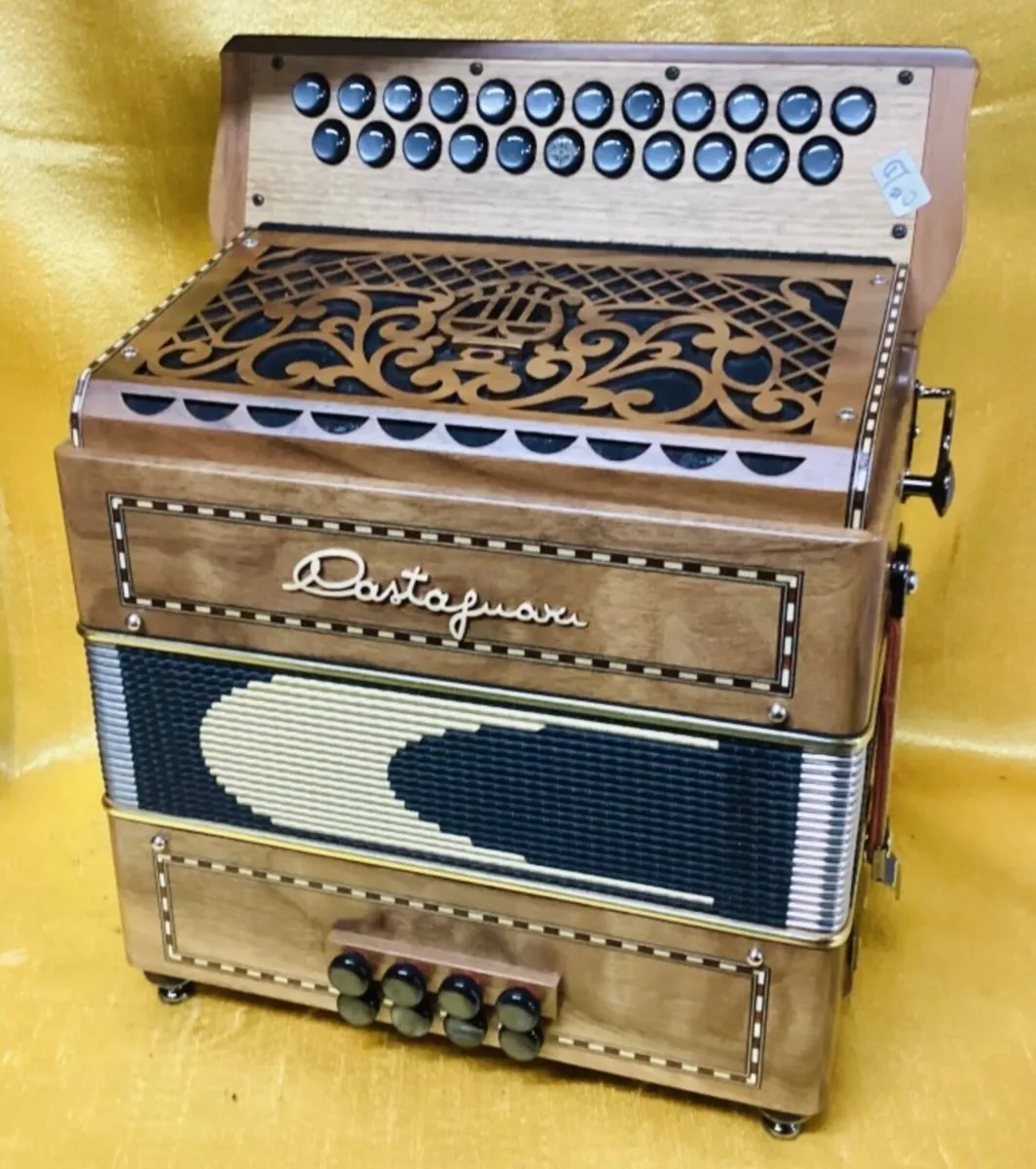 USED DINN III C#/D CASTAGNARI 3 V ACCORDION - Image 1