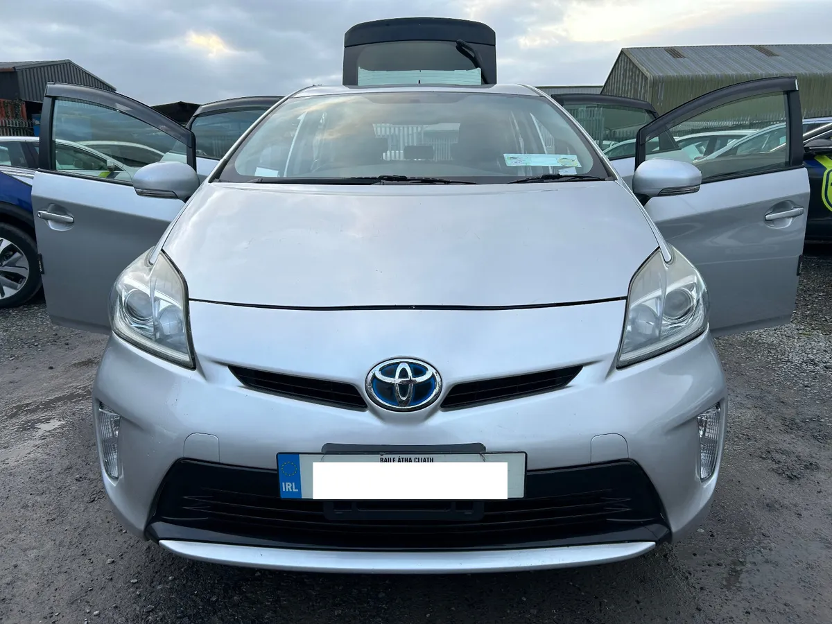BREAKING TOYOTA PRIUS ALPHA 7 SEATER PRIUS - Image 1