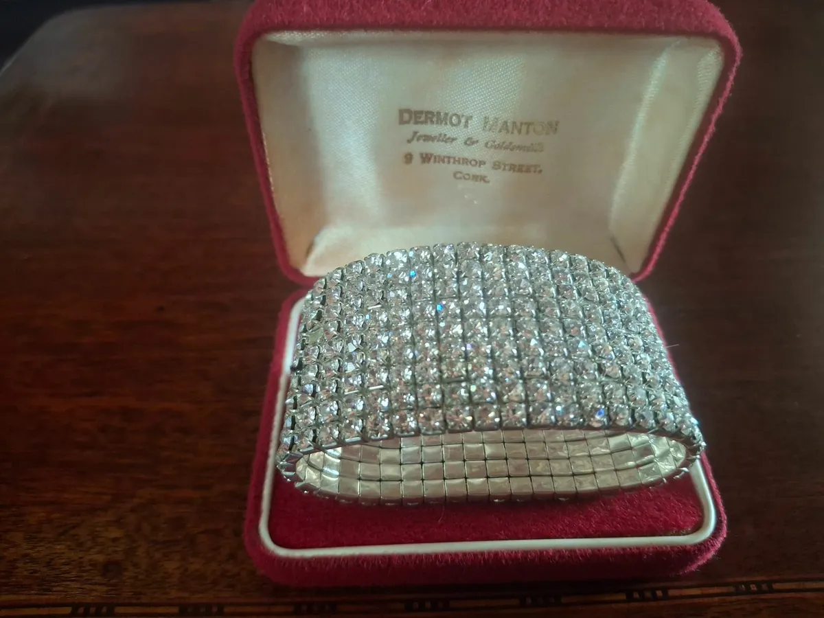 Rhinestone Stretch Cuff Bracelet. - Image 1
