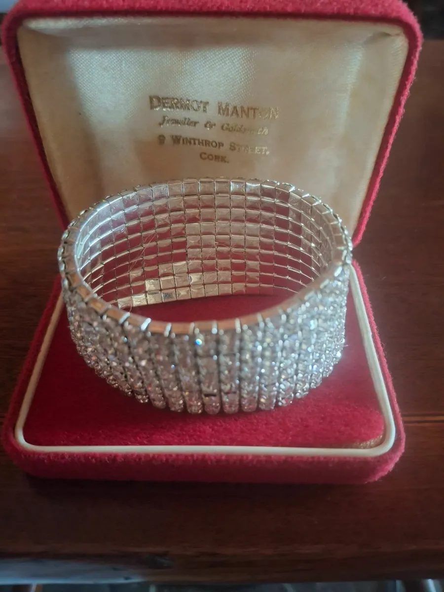 Rhinestone Stretch Cuff Bracelet. - Image 3