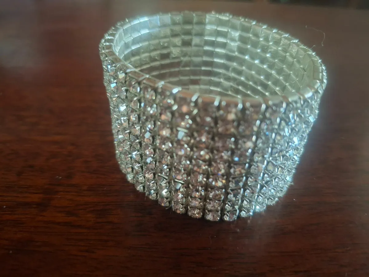 Rhinestone Stretch Cuff Bracelet. - Image 4