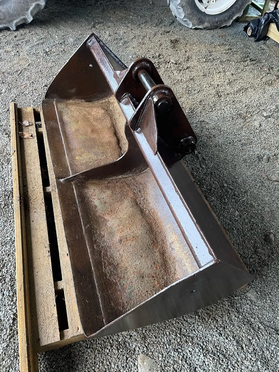 Digger 45mm pin hitch / Buckets - Image 1
