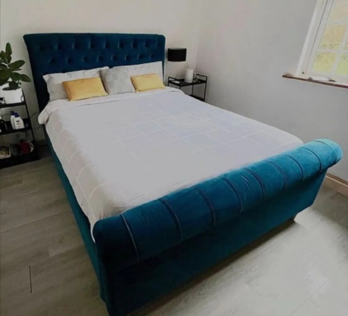 Beautiful king size bed - Image 1