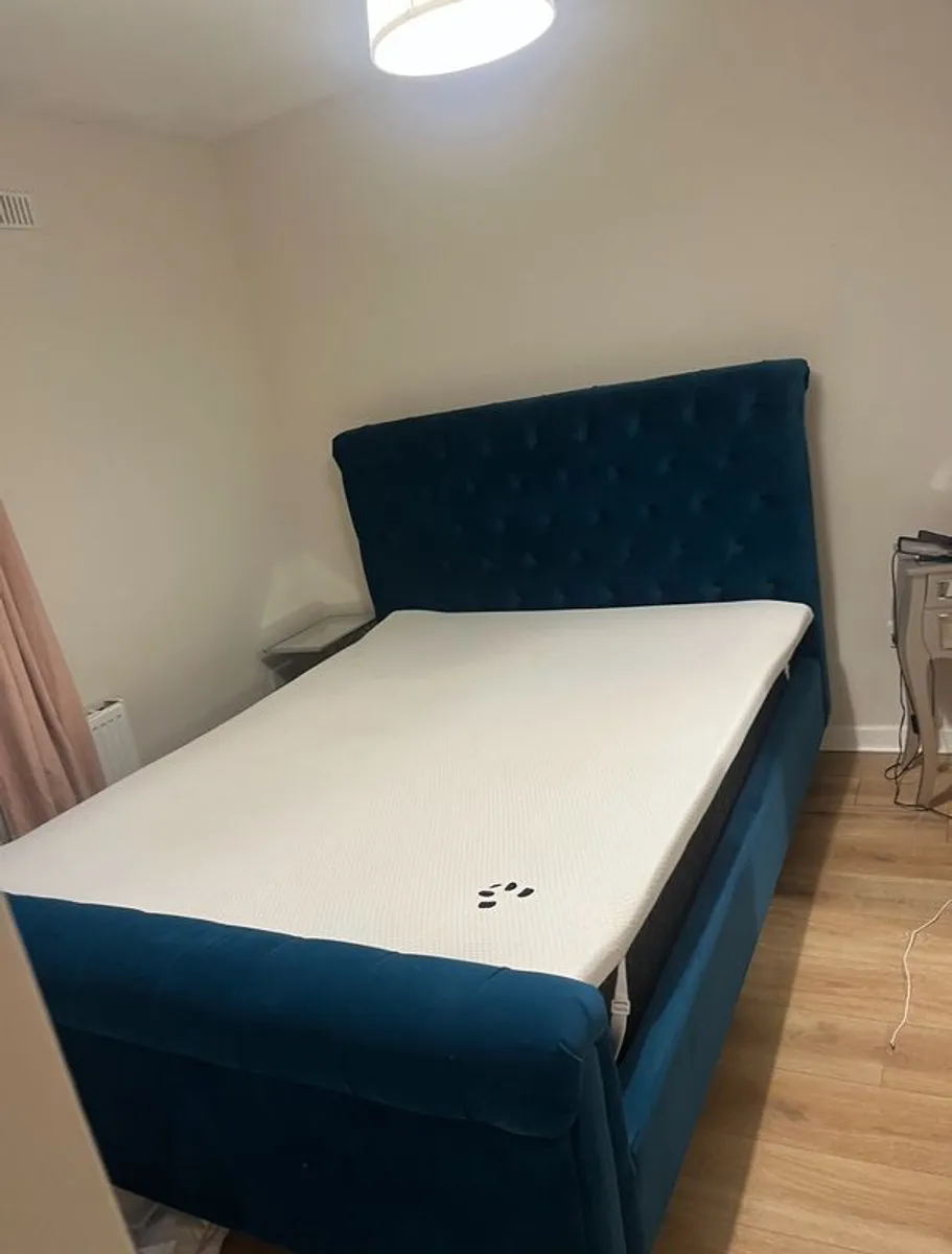 Beautiful king size bed - Image 2