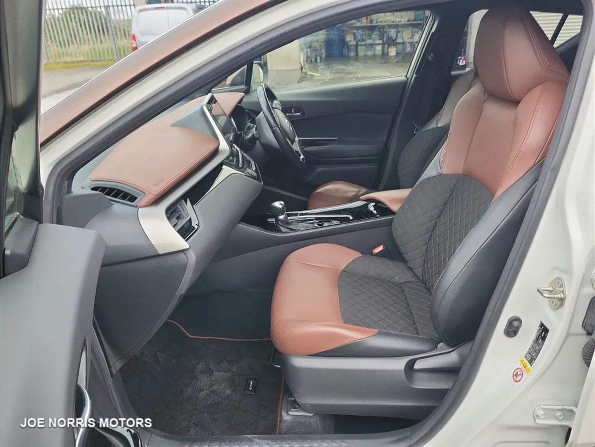 Toyota C-HR 1.8 HYBRID AUTOMATIC 2 TONE G MODE - Image 4