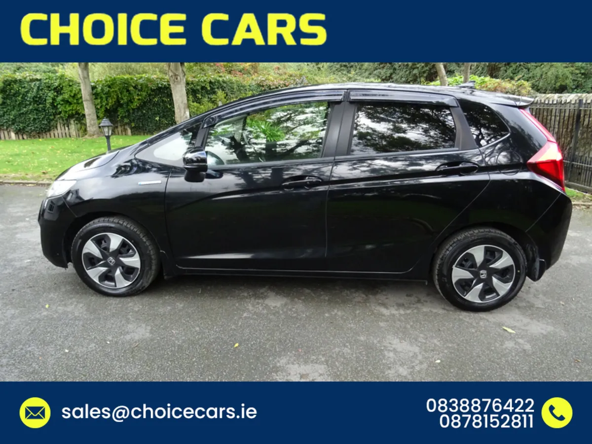 Honda Fit 1.5 AUTO HYBRID  L SPEC - Image 3