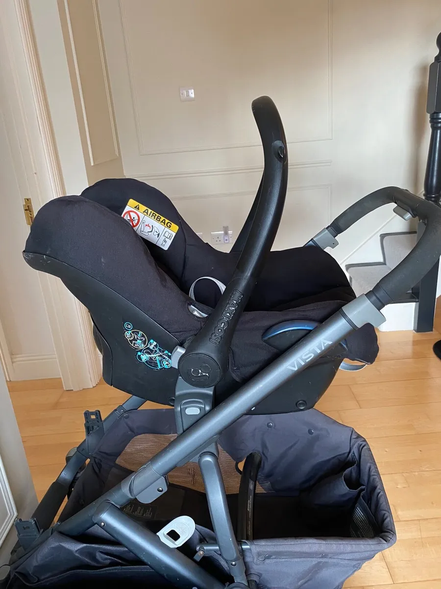 Uppababy Vista V2, bassinet, Rumble & Car Seat - Image 3