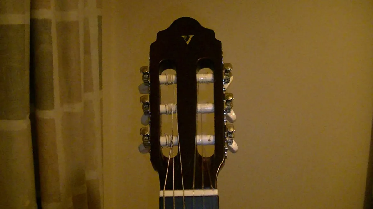 Valencia Guitar - Image 4