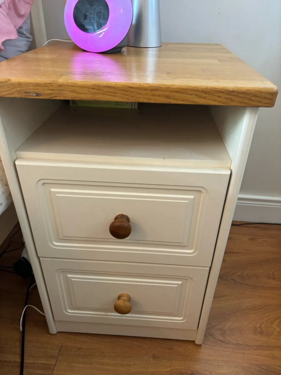 Double bed with beside lockers & chest of drawers - Image 3