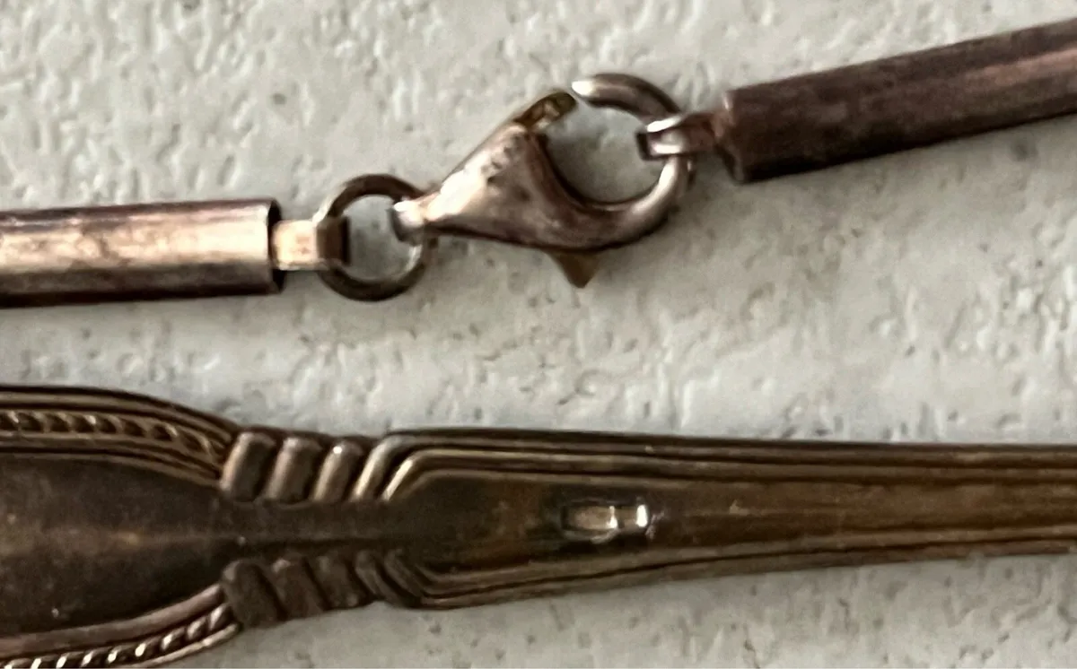 Silver stamped items - Image 1