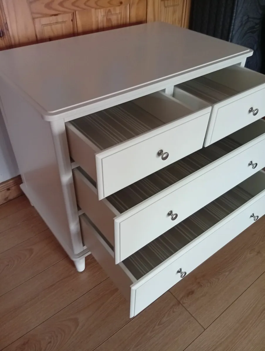 Quality White Roomy chest of drawers 6months - Image 4