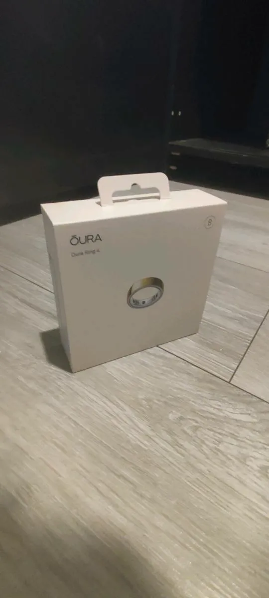 Oura Ring 4 Size 8 Gold Unopened New - Image 1