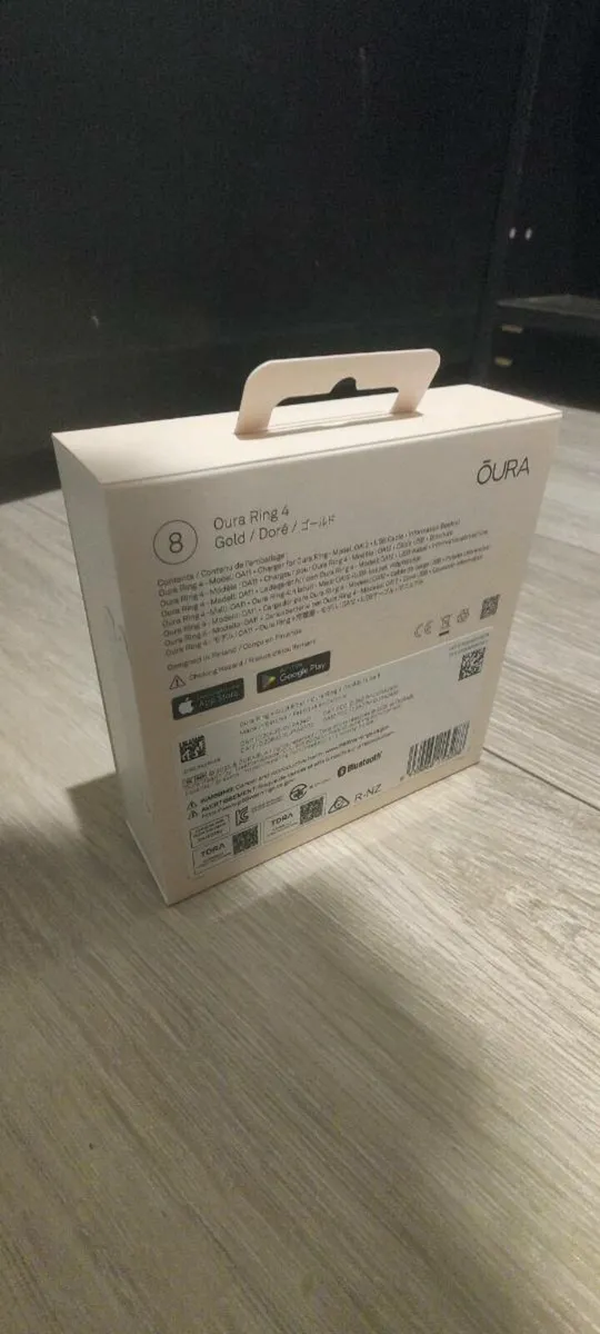Oura Ring 4 Size 8 Gold Unopened New - Image 2