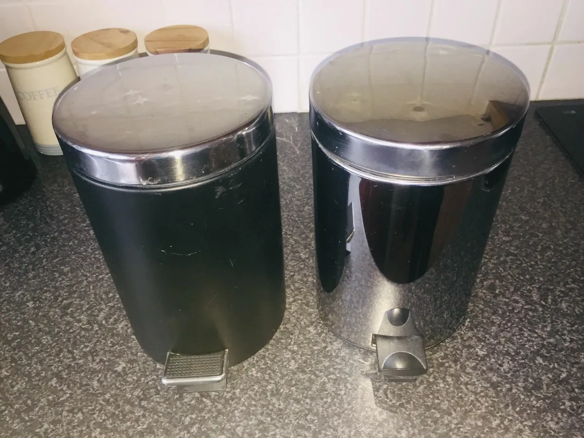 Metal bins - Image 1