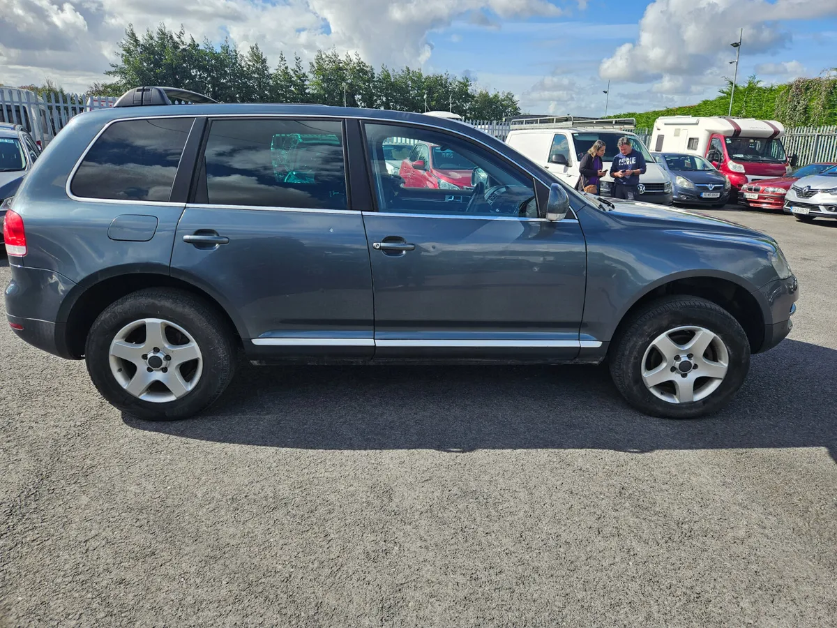 2005 vw tourag 2.5 tdi automatic - Image 3