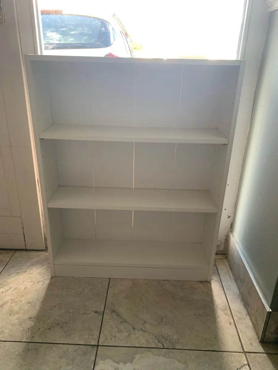 Free standing small shelve unit - Image 1