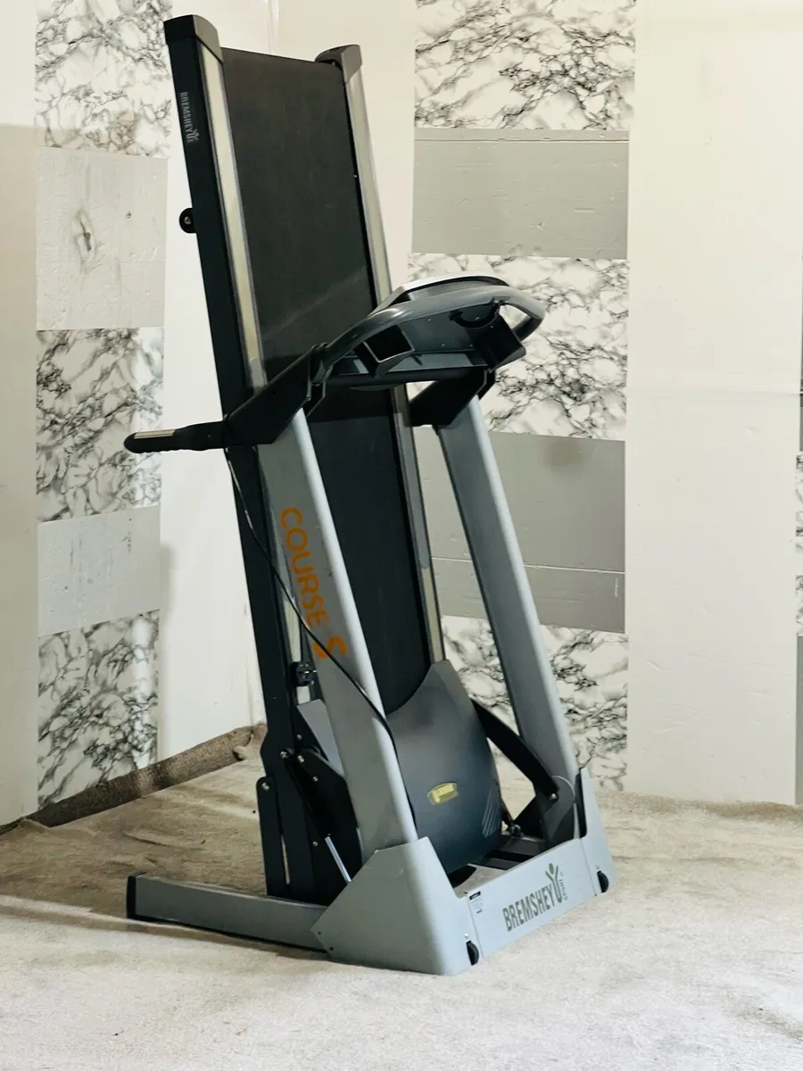135KG RATED LARGE INCLINE  EXCELLENT TREADMILL - Image 2