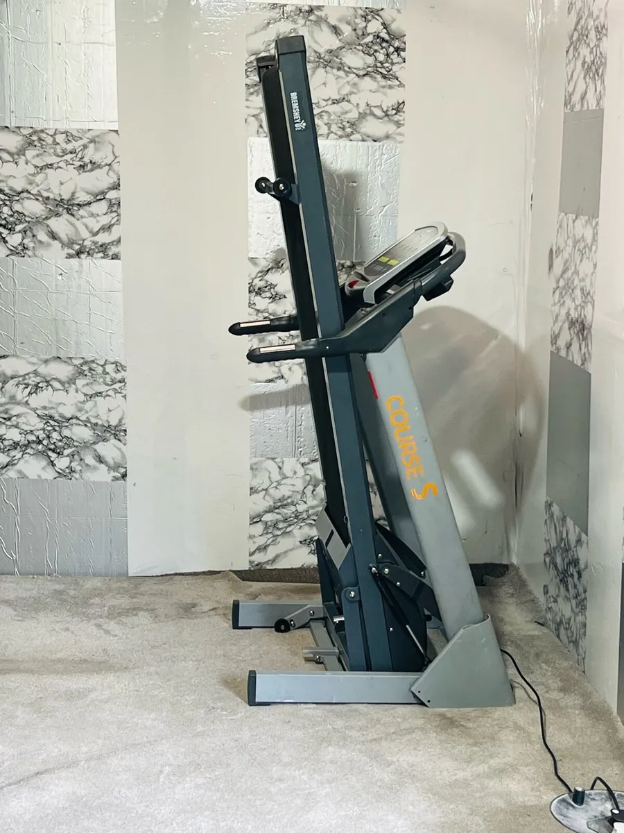 135KG RATED LARGE INCLINE  EXCELLENT TREADMILL - Image 3