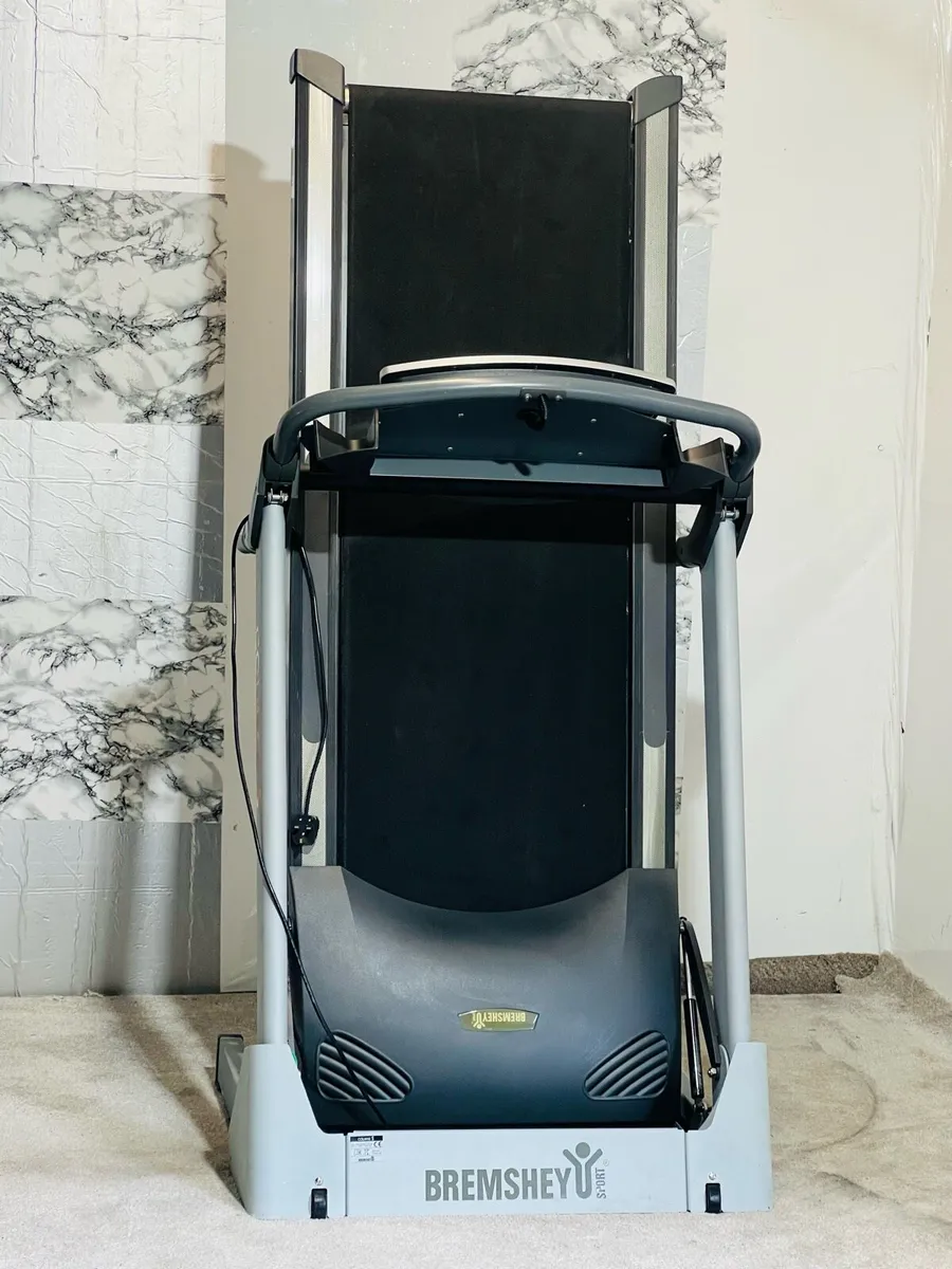135KG RATED LARGE INCLINE  EXCELLENT TREADMILL - Image 1