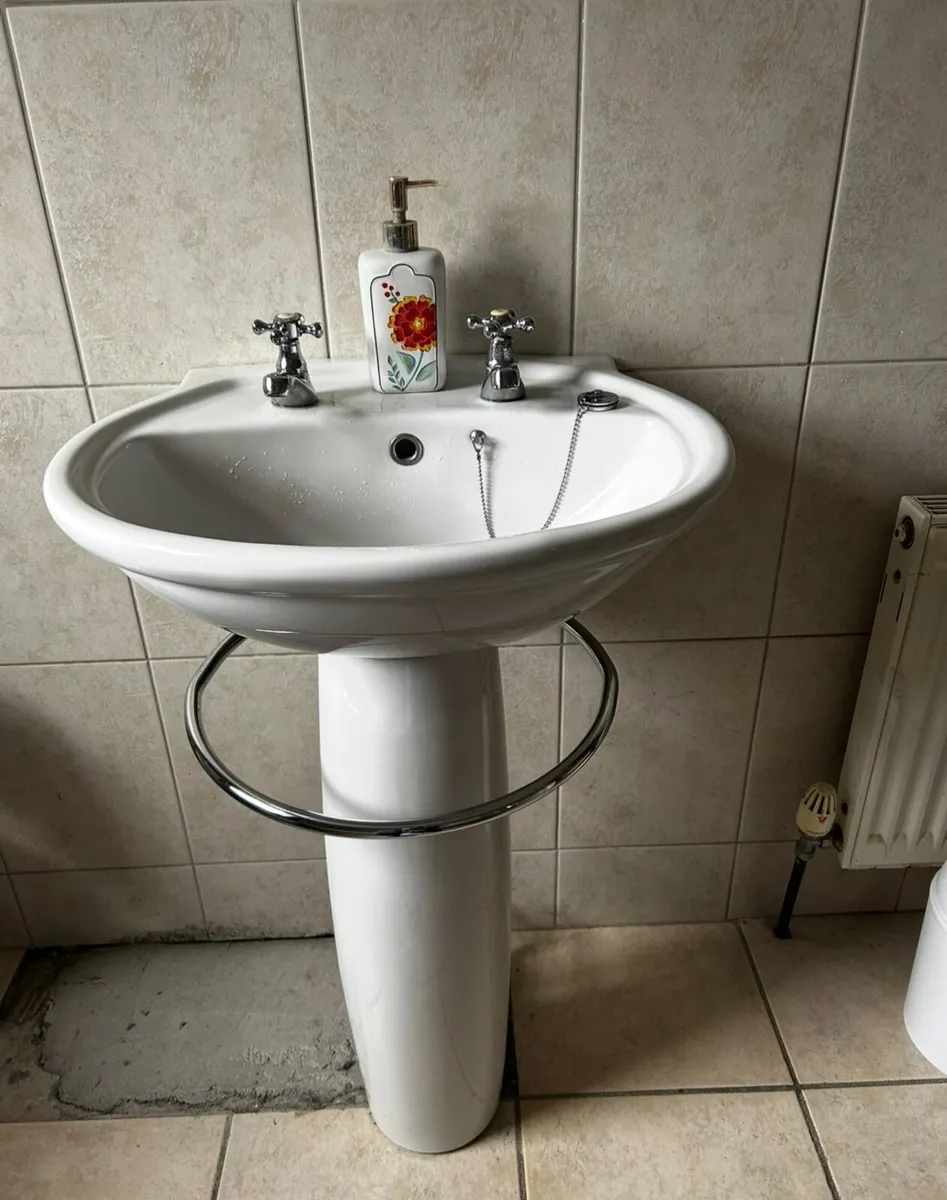 Bathroom sink