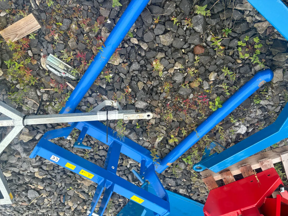 Universal Bale Handler 3 Point Linkage/ Front - Image 3