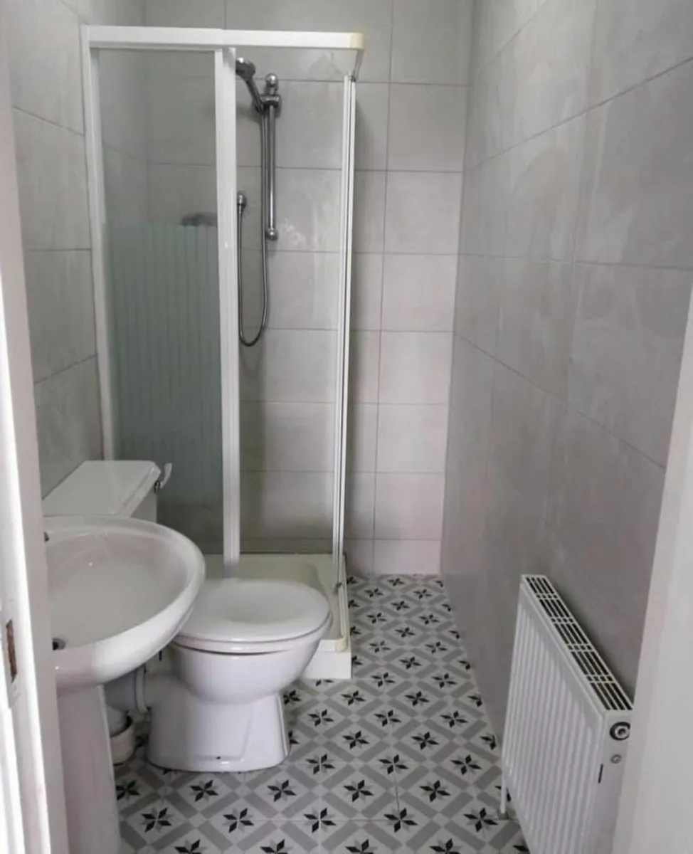 Tiler available - Image 1
