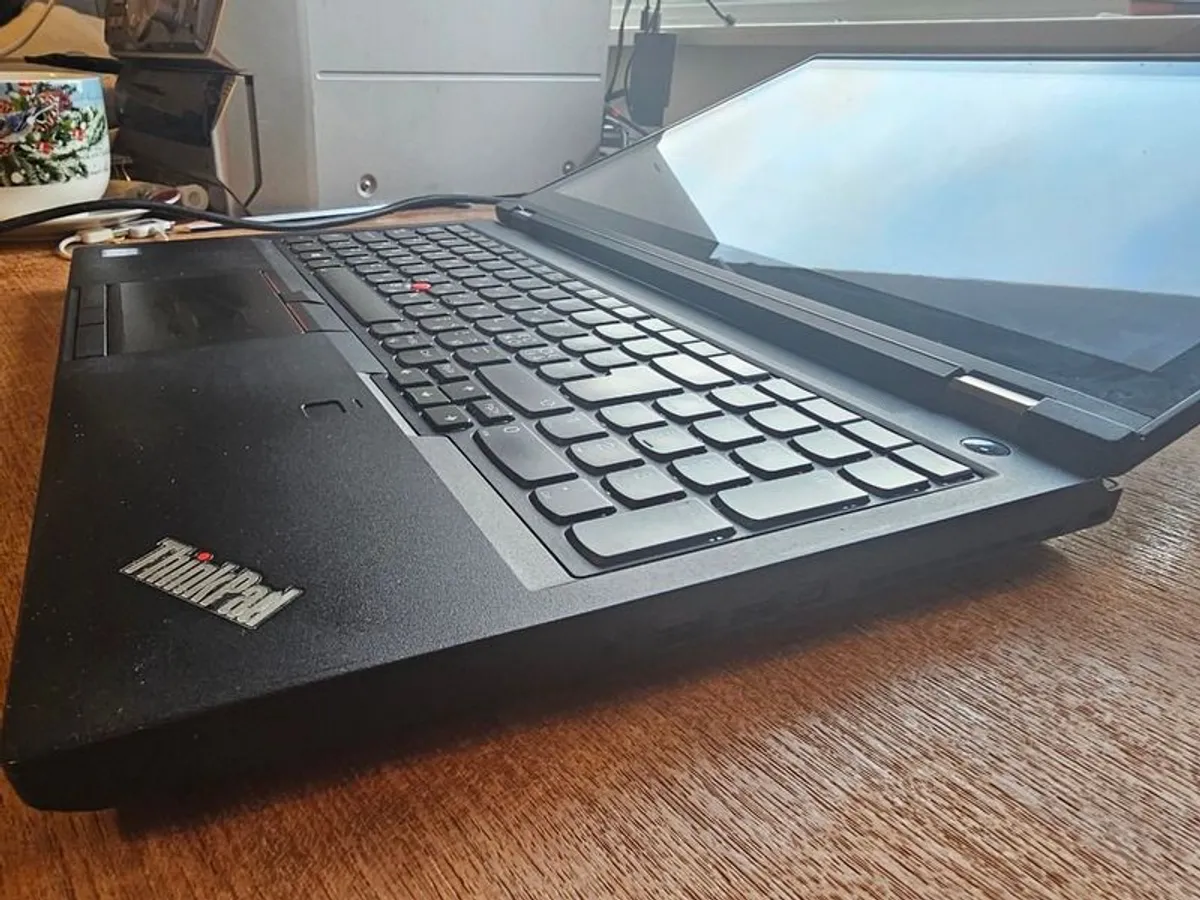 Thinkpad P52 Mobile Workstation 4k UHD touchscreen - Image 3