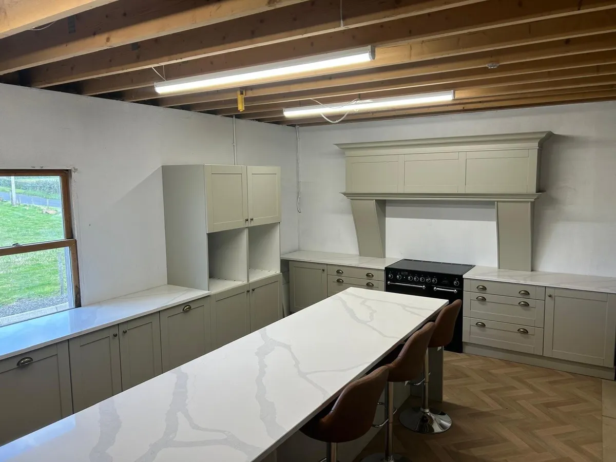 Large painted kitchen farrow & ball - Image 1