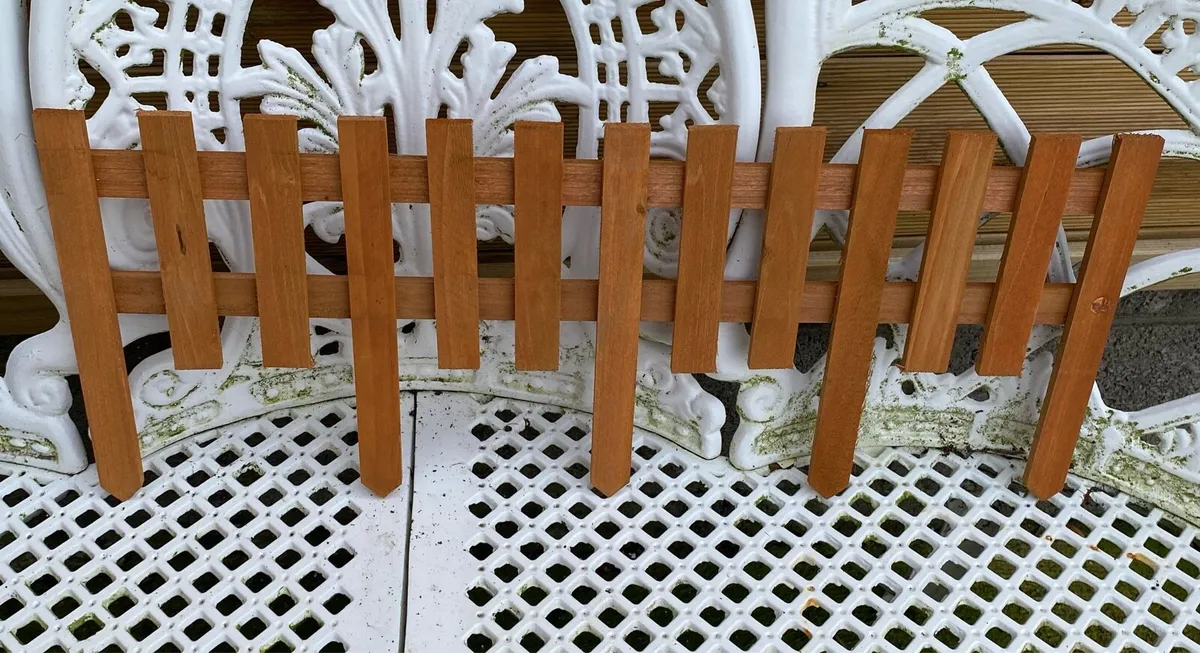Weather Resistant Wooden Fencing Garden Edging X 5 - Image 3