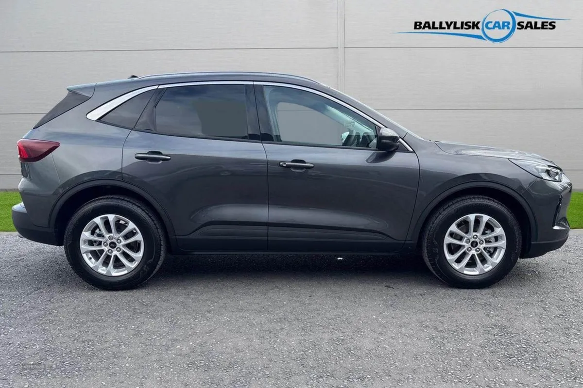 Ford Kuga 1.5 Titanium Petrol Manual 150 ps In Ma - Image 3