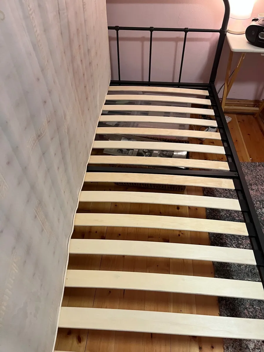 Single bed - Image 2