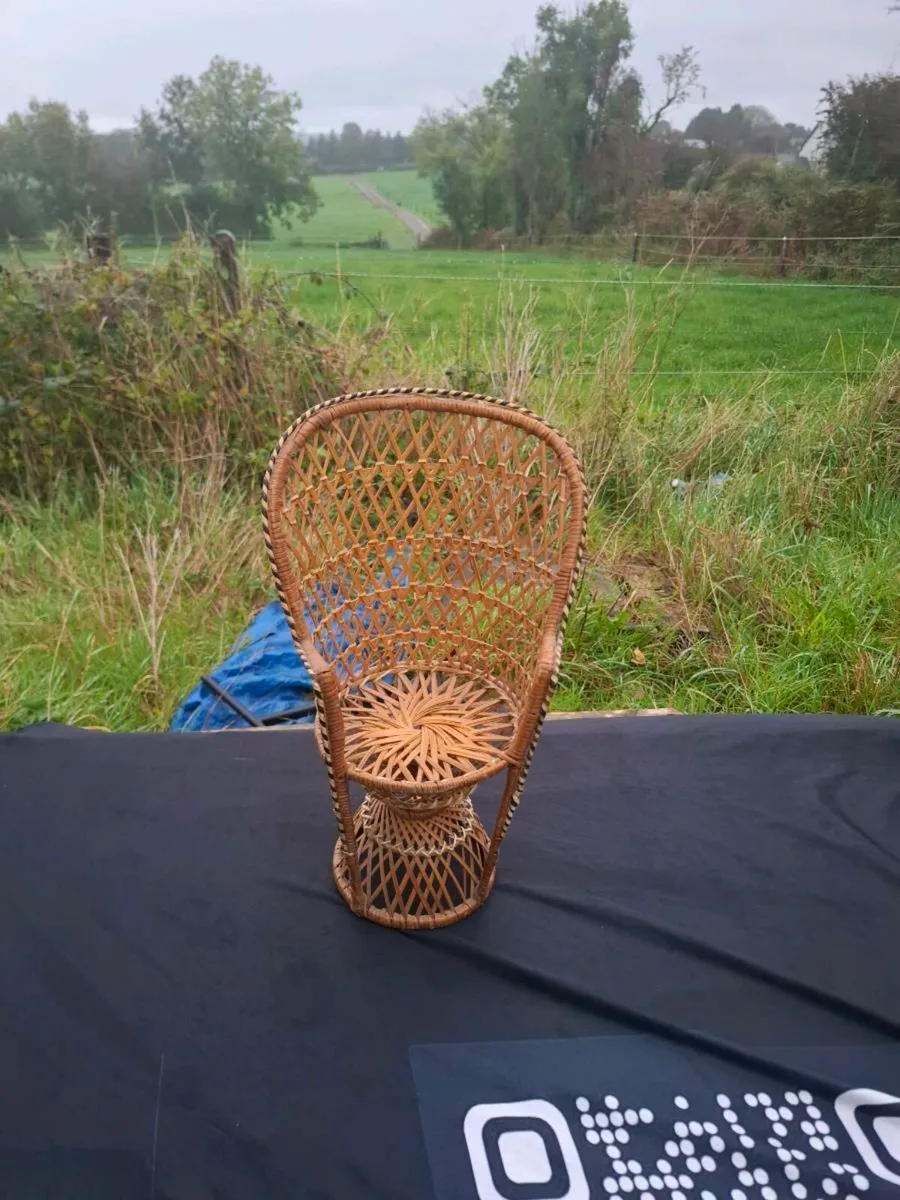 Porcelain doll rattan seat possible to post
