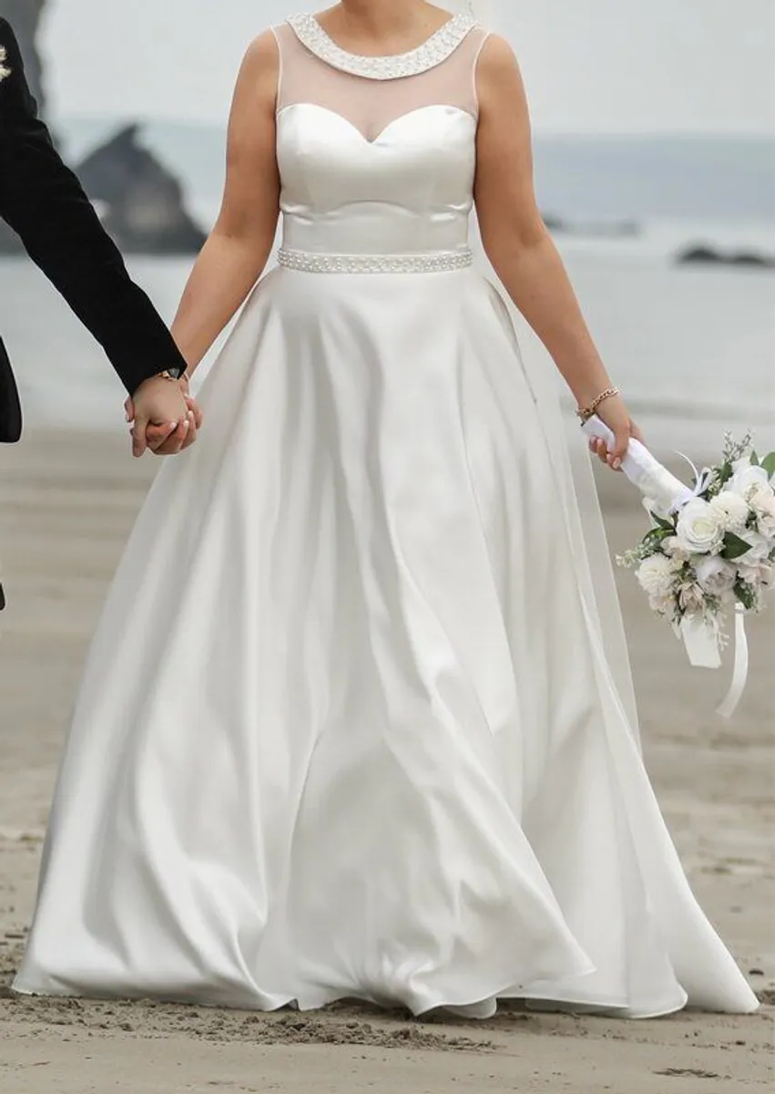 Special Day Wedding Dress - Image 4