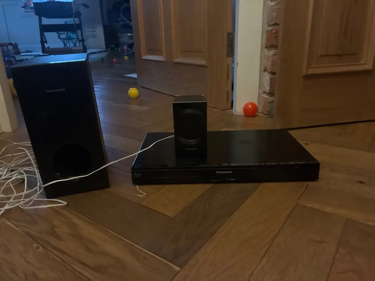Panasonic Surround sound set and dvd player - Image 1