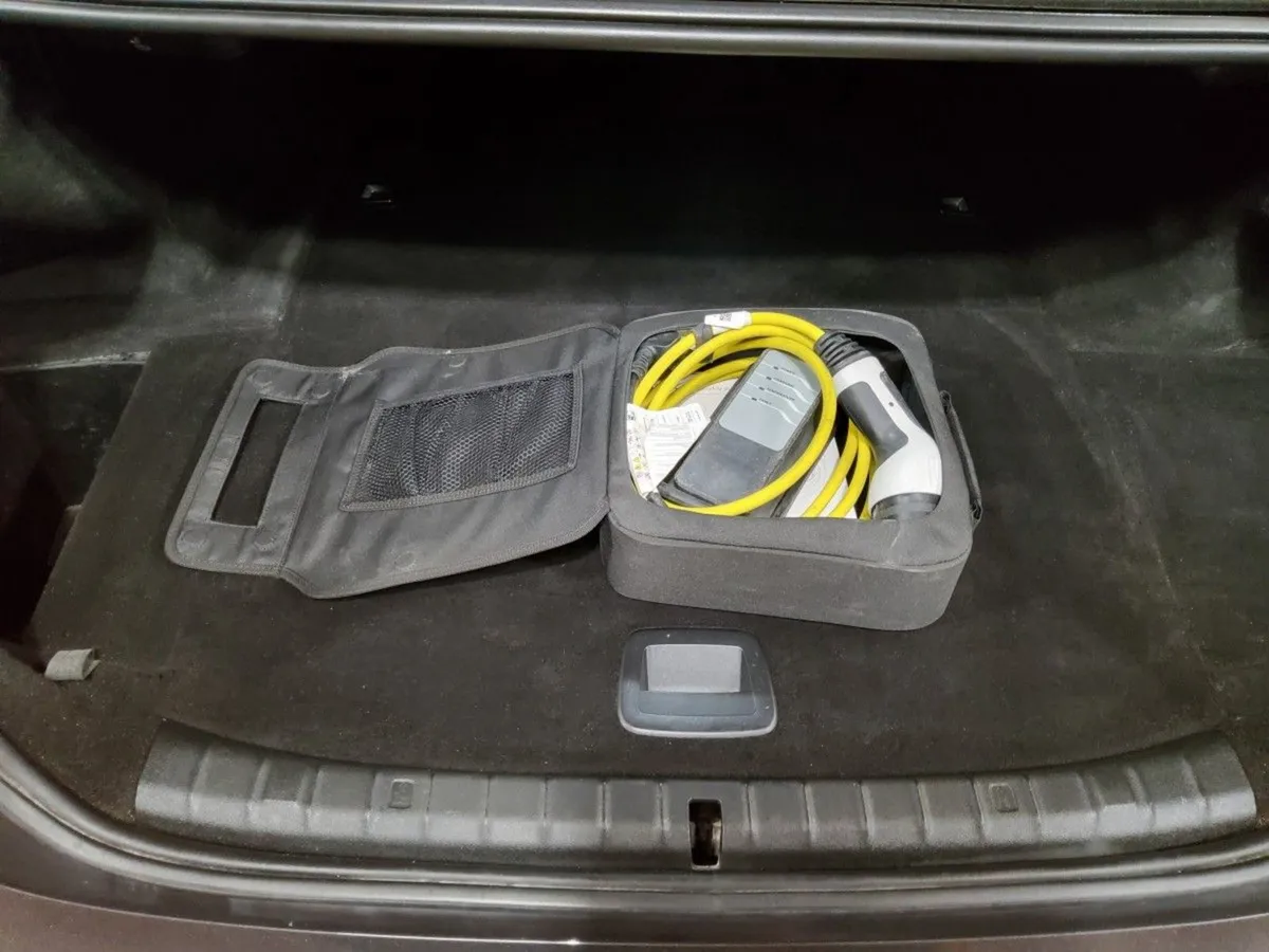 BMW 5 Series 530e G30 SE 4DR Auto - Image 4