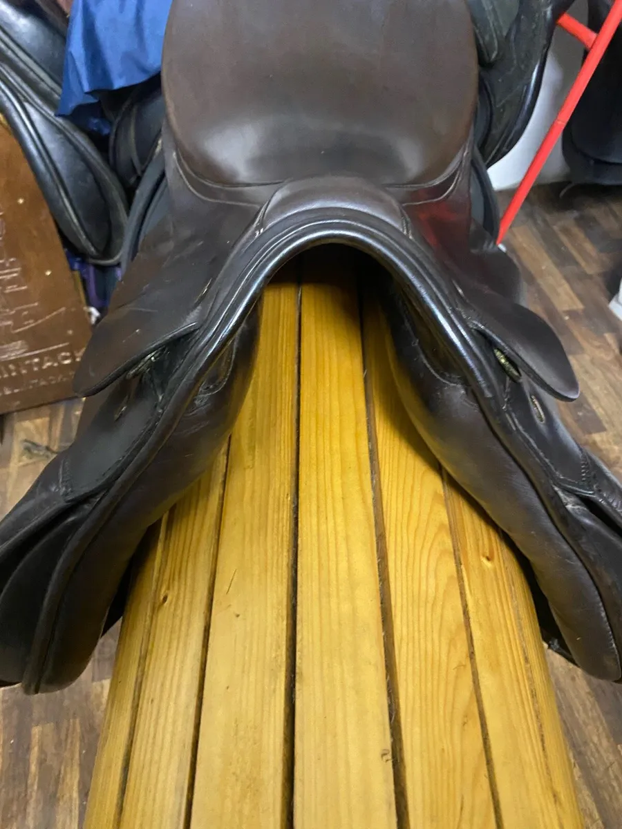 17” prestige brown leather saddle long leg - Image 3