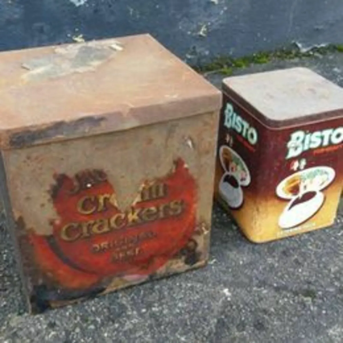 2 Vintage display / storage tins - Image 2
