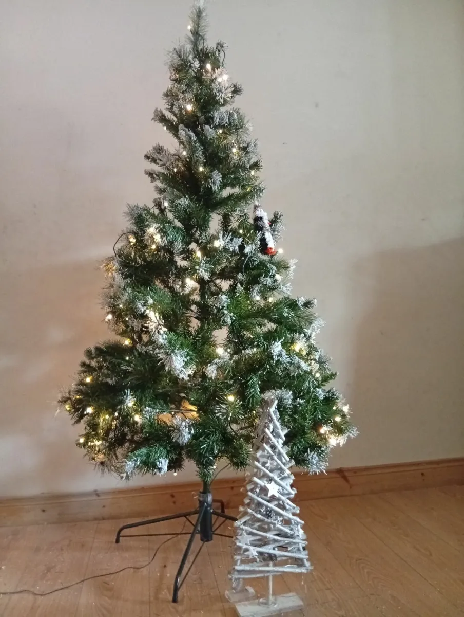 6ft Pre-Lit Snow Green Christmas tree - Image 1