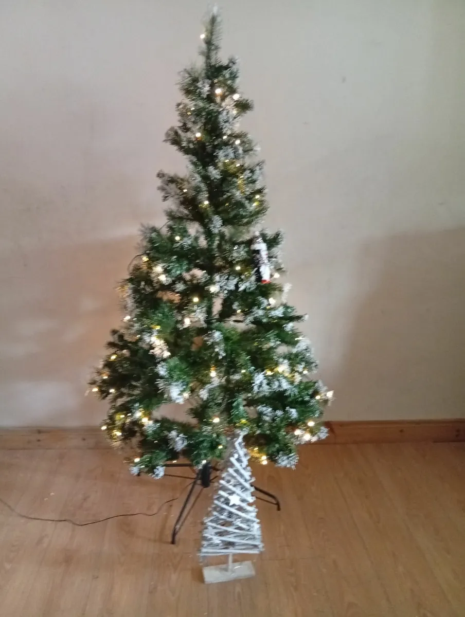 6ft Pre-Lit Snow Green Christmas tree - Image 2