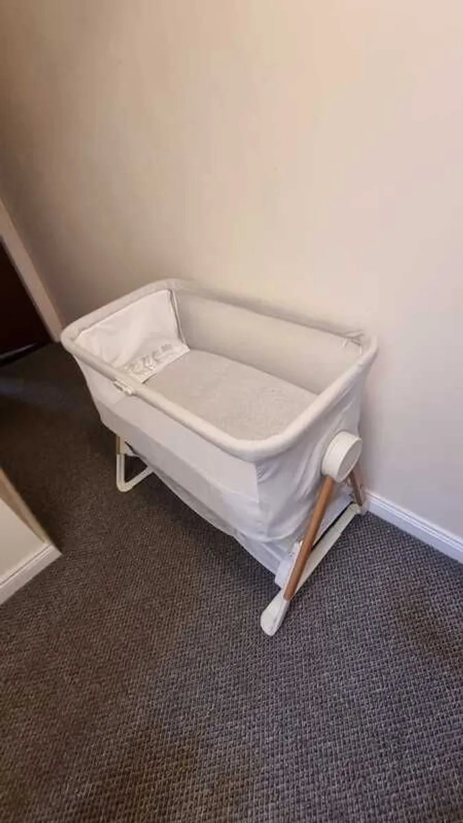 Mamas & Papas Lua Bedside Crib  Excellent Condition - Image 1