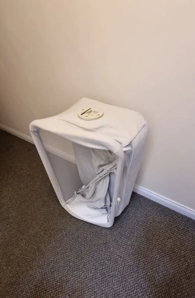 Mamas & Papas Lua Bedside Crib  Excellent Condition - Image 2