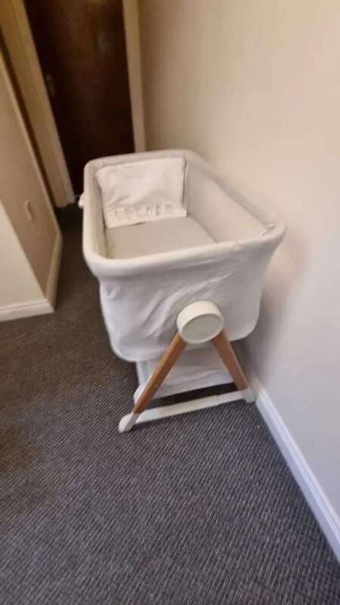Mamas & Papas Lua Bedside Crib  Excellent Condition - Image 4
