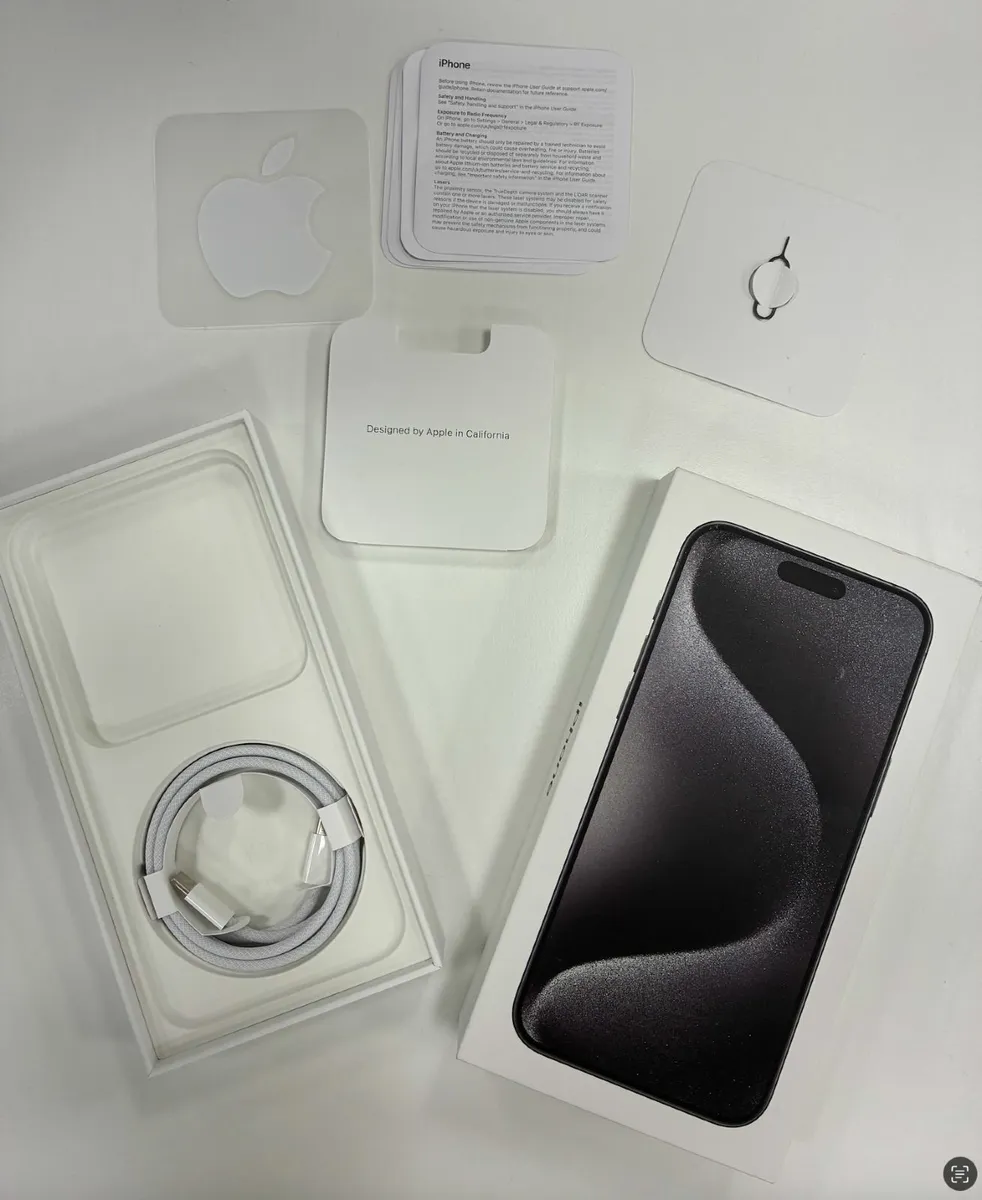 iPhone original USB-C cable and screen protectors - Image 3