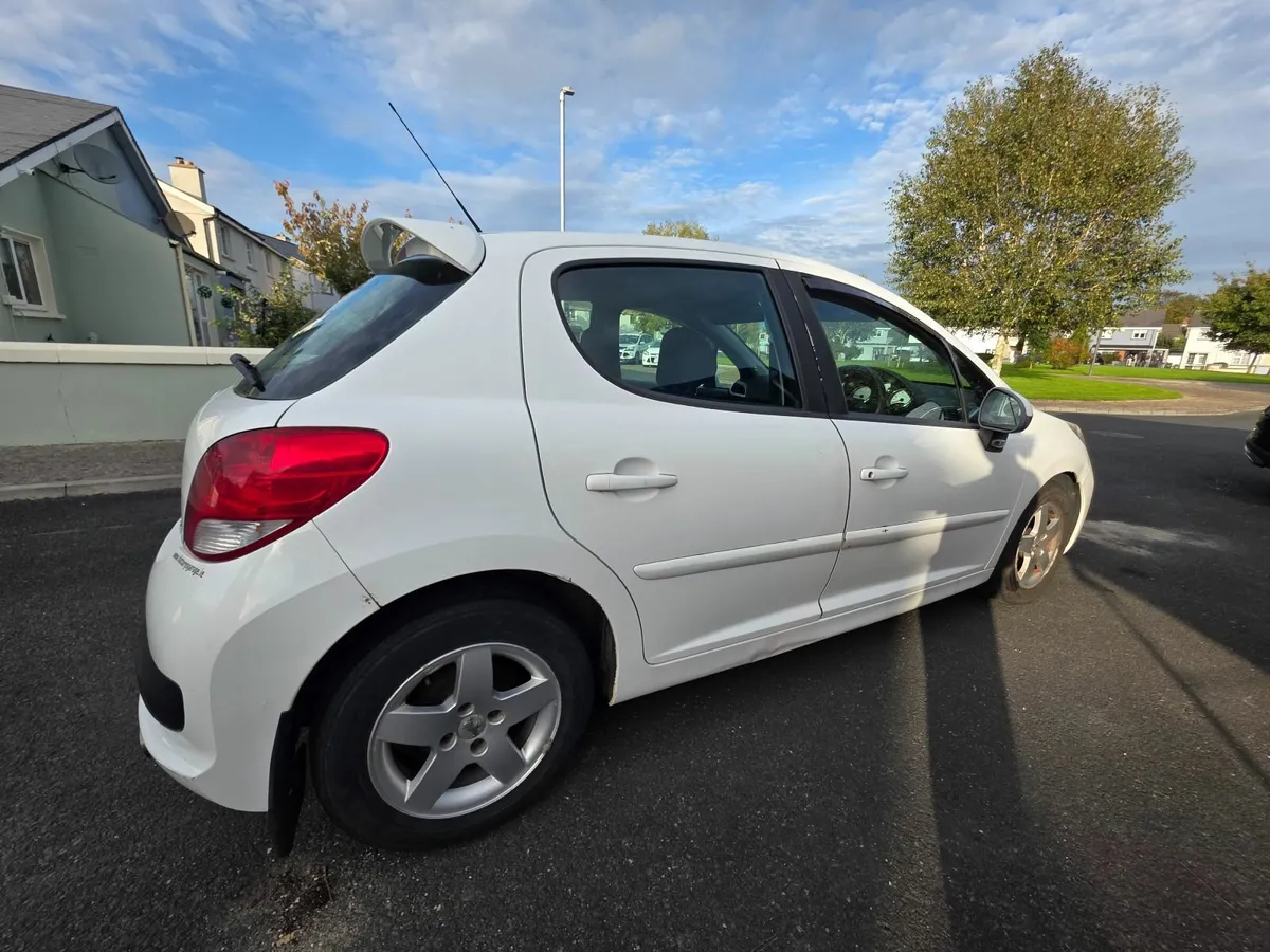 Peugeot 207 2010 - Image 2