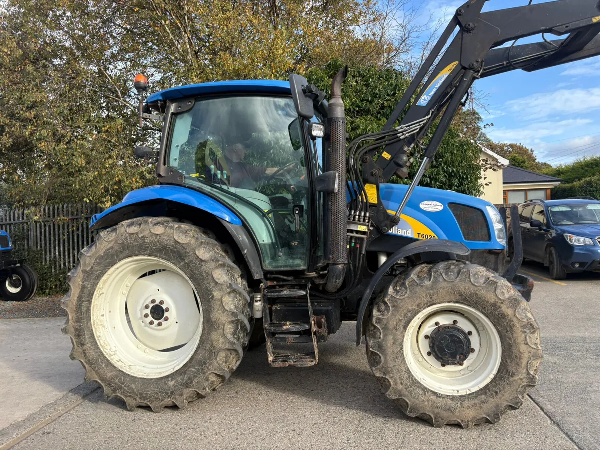 2009 NEW HOLLAND T6020 - Image 2