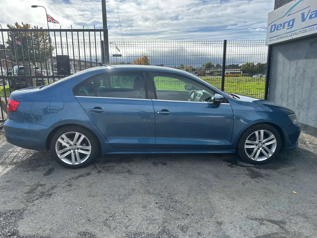 Volkswagen Jetta 2015 - Image 2