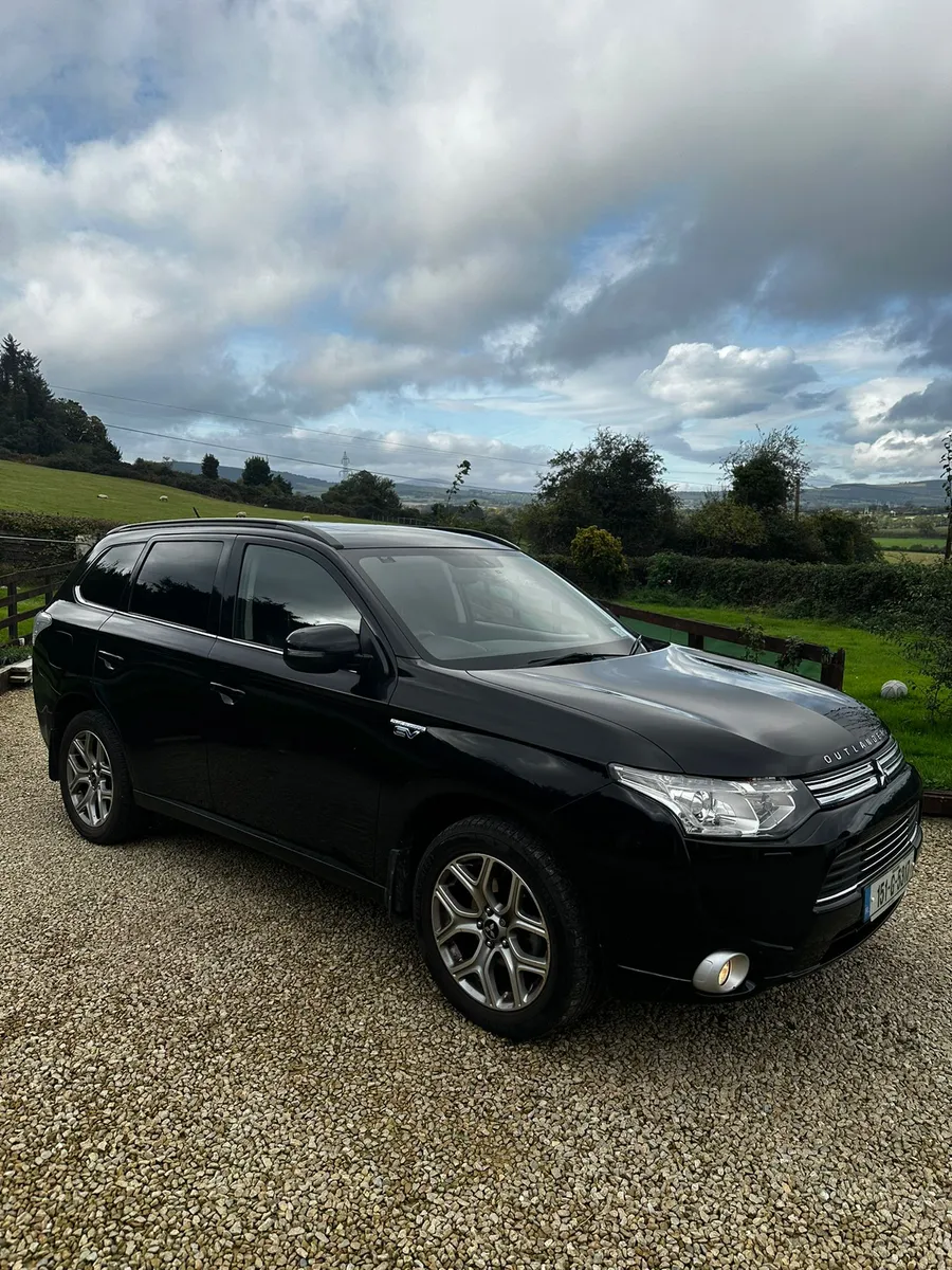 Mitsubishi Outlander 2015 2.0 Hybrid - Image 1