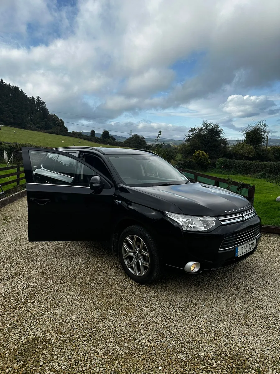 Mitsubishi Outlander 2015 2.0 Hybrid - Image 2