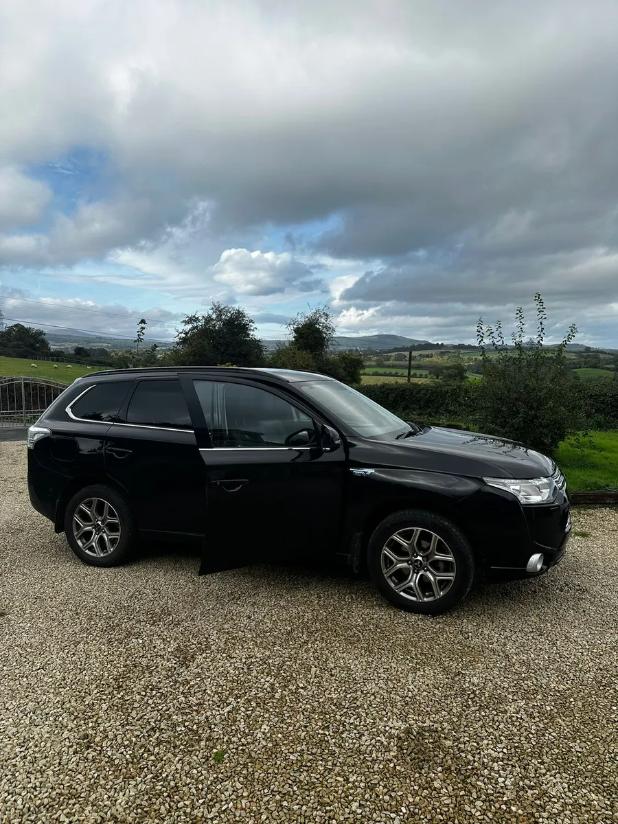 Mitsubishi Outlander 2015 2.0 Hybrid - Image 4