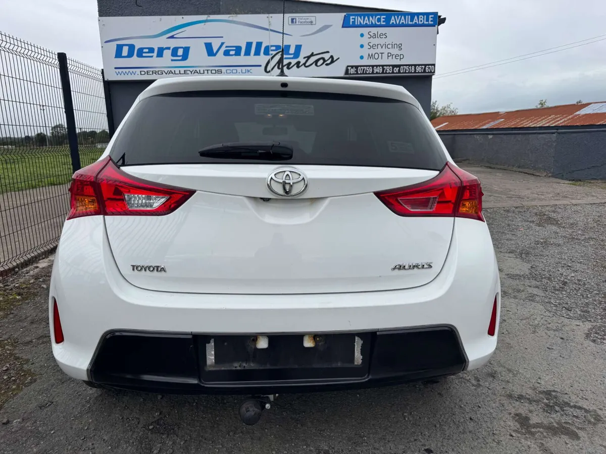 Toyota Auris 2015 - Image 3